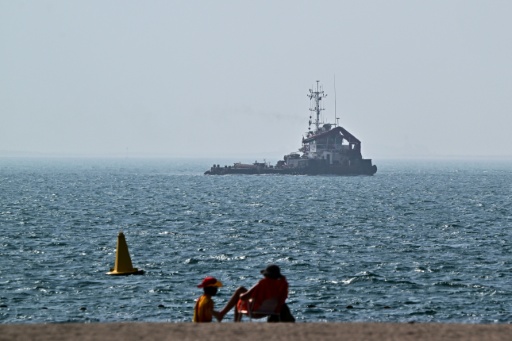 Un navire croise au large de Dubaï, le 15 juillet 2026 aux Emirats arabes unis — - / AFP