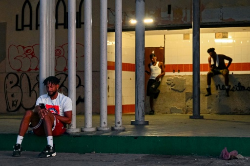 Havana residents outside of their houses during a blackout in August 2026 — ADALBERTO ROQUE / AFP
