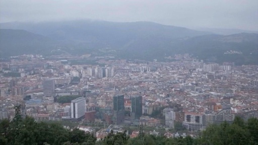 Espagne : La skyline de Bilbao avant l'éclipse