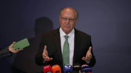 Alckmin diz que Milei presta desserviço à Argentina