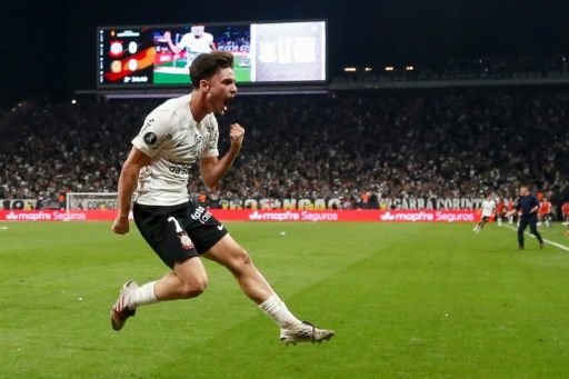 Breno Bidon celebra un gol de Corinthians ante Rosario Central en los octavos de la Copa Libertadores el 20 de agosto de 2026 en Sao Paulo — Miguel SCHINCARIOL / AFP