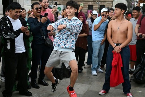 'Aura' battles leap from social media to Latin America streets