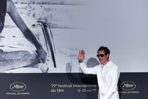 Le réalisateur et scénariste Antonin Baudry arrive pour une conférence de presse sur le film "La Bataille de Gaulle : L'Âge de fer" lors de la 79e édition du Festival de Cannes, le 21 mai 2026 — Ian LANGSDON / AFP