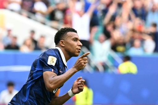 O atacante francês Kylian Mbappé passou a ser o maior artilheiro da história das Copas do Mundo. — CHANDAN KHANNA / AFP