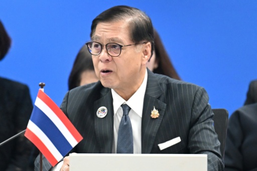 Le ministre thaïlandais des Affaires étrangères, Sihasak Phuangketkeow, prononce un discours à Pasay, dans la région métropolitaine de Manille, le 23 juillet 2026 — Ted ALJIBE / AFP