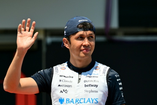 Piloto tailandês Alex Albon renova com a Williams para 2027
