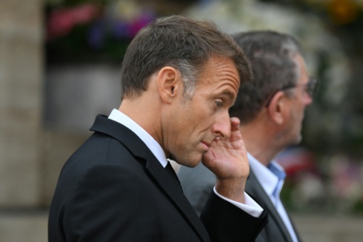 Le chef de l'Etat Emmanuel Macron aux obséques de François Patriat le 25 août 2026, à Semur-en-Auxois (Côte d'or) — OLIVIER CHASSIGNOLE / AFP