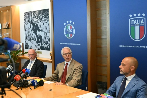Giovanni Malagò, presidente de la Federación Italiana de Fútbol (FIGC), anuncia el nombramiento de Roberto Mancini como seleccionador, en Roma, el 28 de julio de 2026 — Alberto Pizzoli / AFP