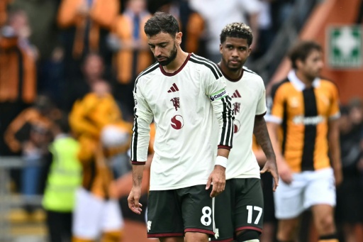 Manchester United resbala de entrada ante el recién ascendido Hull