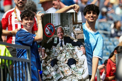 Levée de boucliers contre la Fifa, sommée de renoncer aux investissements privés