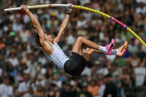 Le perchiste suédois Armand Duplantis, los du meeting de Londres, le 18 juillet 2026 — Glyn KIRK / AFP