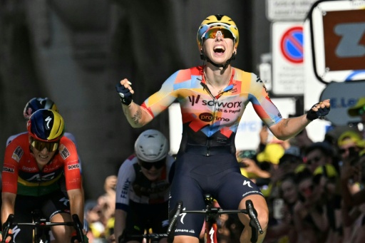 Wiebes claims Tour de France Femmes yellow jersey with opening stage win