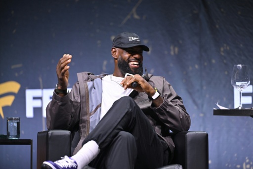 LeBron James mantém NBA em suspense sobre seu futuro time