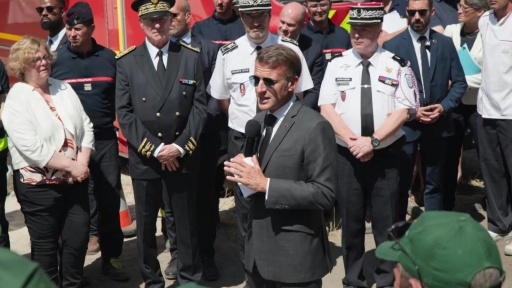 Macron prévient qu'il n'y aura "aucune tolérance" pour les responsables des incendies — Bouchra BERKANE, Aurore MESENGE / AFP