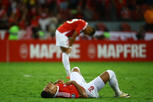 Suspenden a un futbolista en Brasil hasta que se recupere el rival al que lesionó en una dura entrada