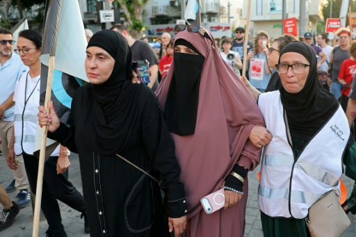 Colonos israelíes atacan una aldea palestina en el sur de Cisjordania
