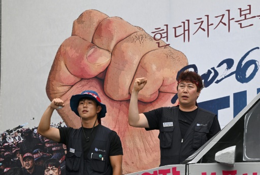 Hyundai union back in wage talks after rare full-day strike