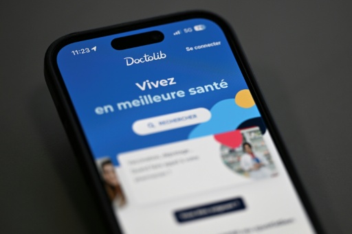 Doctolib lance un programme de recherche scientifique qui utilisera les données personnelles de ses 50 millions d'utilisateurs, censé permettre "d'améliorer les parcours de soins grâce à l'intelligence artificielle" — Grégoire CAMPIONE / AFP