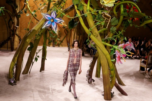 Chanel fait entrer la haute couture dans les contes de fées