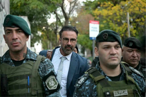 El neurocirujano Leopoldo Luque, a su llegada al tribunal de San Isidro, a las afueras de Buenos Aires, el 21 de abril de 2026 — Juan Mabromata / AFP