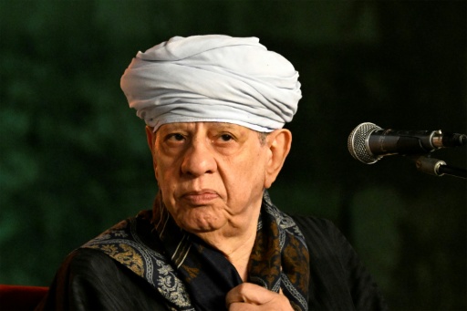 المنشد الصوفي المصري ياسين التهامي خلال إحيائه حفلا ضمن الدورة الرابعة والثلاثين لمهرجان القلعة للموسيقى في قلعة القاهرة، في 18 آب/أغسطس 2026 — خالد دسوقي