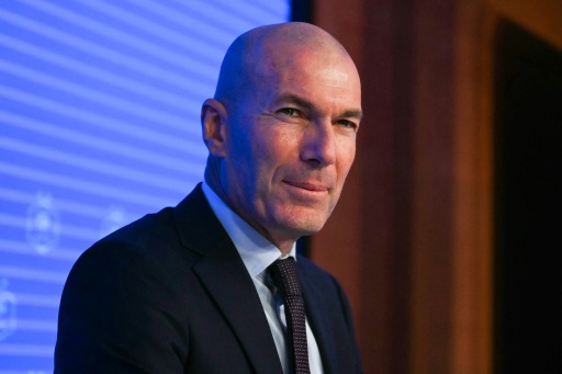Zinédine Zidane é anunciado como técnico da França