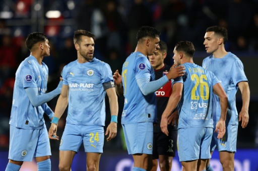 Los jugadores de Montevideo City Torque celebran su victoria sobre Tigre en partido de ida de octavos de final de la Copa Sudamericana jugado el 12 de agosto de 2026 en Victoria, provincia de Buenos Aires — Alejandro PAGNI / AFP