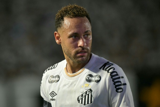 El astro Neymar durante el partido del Santos contra el Macará por la ida de octavos de final de la Copa Sudamericana el 13 de agosto de 2026 en Santos, Brasil — NELSON ALMEIDA / AFP