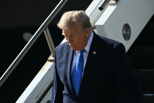 US-Präsident Donald Trump hat der Führung in Teheran erneut ein Ultimatum gestellt: Entweder der Iran öffne die Straße von Hormus "sehr bald" oder wird "sehr hart getroffen". — Jim WATSON / AFP