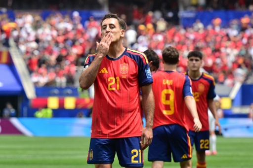 Espanha vence Áustria (3-0) e vai às oitavas da Copa do Mundo