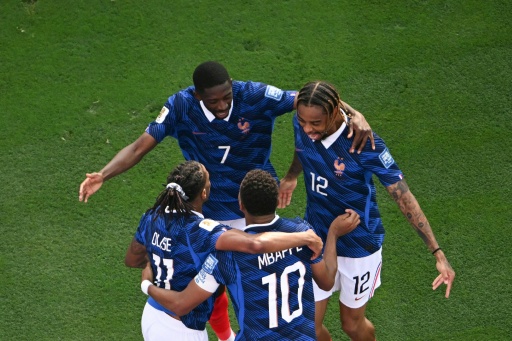 Seleção francesa comemora o terceiro gol de sua equipe na partida da fase de 16-avos de final da Copa do Mundo contra a Suécia, realizada no New York/New Jersey Stadium, em East Rutherford, em 30 de junho de 2026