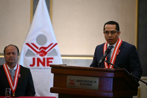 Justicia electoral de Perú oficializa victoria de Keiko Fujimori