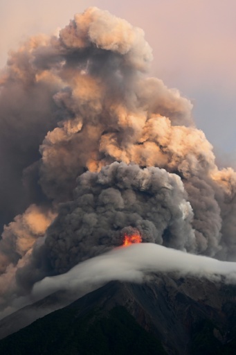 Euption du volcan de Fuego au Guatemala, le 4 août 2026 — Johan ORDONEZ / AFP