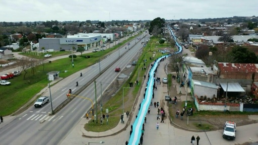 Kilometer-long Argentina flag unveiled ahead of World Cup final