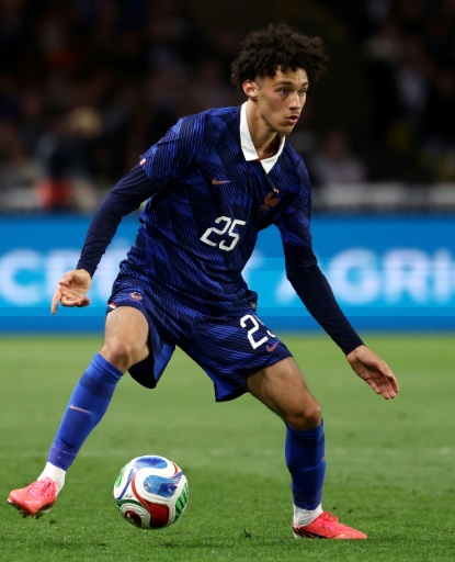 PSG anuncia contratação do meia-atacante Maghnes Akliouche