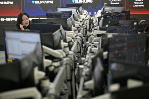 Asian markets mixed as tech recovery stutters, oil slips