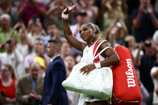 Serena Williams se retira de los dobles de Wimbledon por su lesión de rodilla