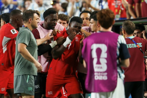 Schwalbe per Videobeweis enttarnt: Embolo fliegt vom Platz