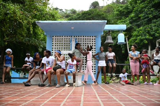 There are fears of food shortages in Chichiriviche de la Costa following the twin tremors — Raul ARBOLEDA / AFP