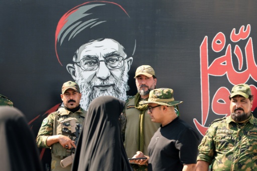 Cortejo fúnebre de Khamenei inicia sua jornada rumo ao Iraque