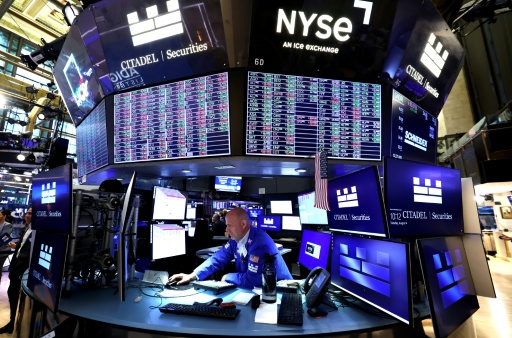 Wall Street profite du plongeon du pétrole, les résultats ajoutent de l'optimisme