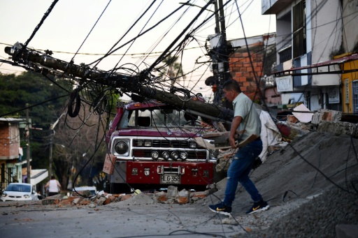 Após 72 horas, Colômbia corre para encontrar sobreviventes após terremoto