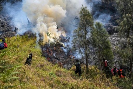 Indonésia combate incêndio no Monte Bromo