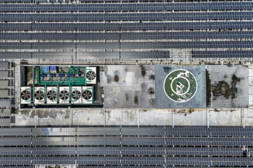 Solar panels on the roof of SM Mall of Asia in Pasay, Metro Manila — Jam STA ROSA / AFP