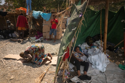 España abre centros de acogida para los migrantes que siguen en Ceuta