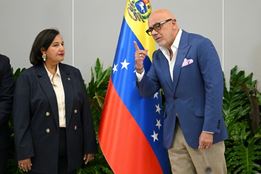 Governo e oposição iniciam diálogo com vistas a uma transição política na Venezuela