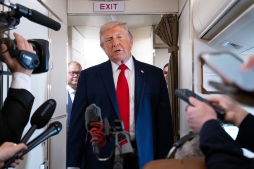 Donald Trump dans son avion présidentiel entre Washington et le Wisconsin, le 5 juin 2026 — SAUL LOEB / AFP