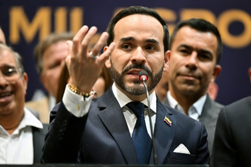 De la Espriella toma posse na Colômbia como aliado de Trump na guerra contra o tráfico