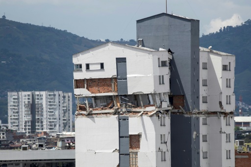 Presidente colombiano anuncia início da reconstrução após terremoto