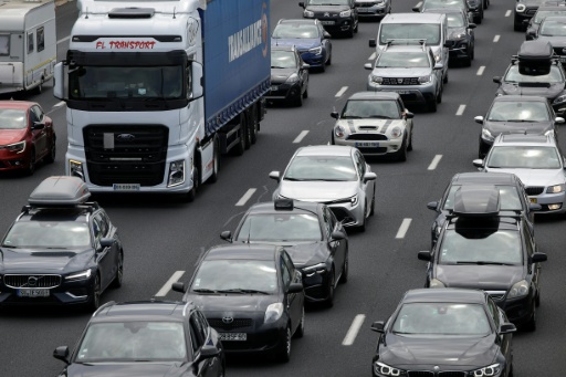Pic de 940 km de bouchons sur fond de canicule pour les départs en vacances